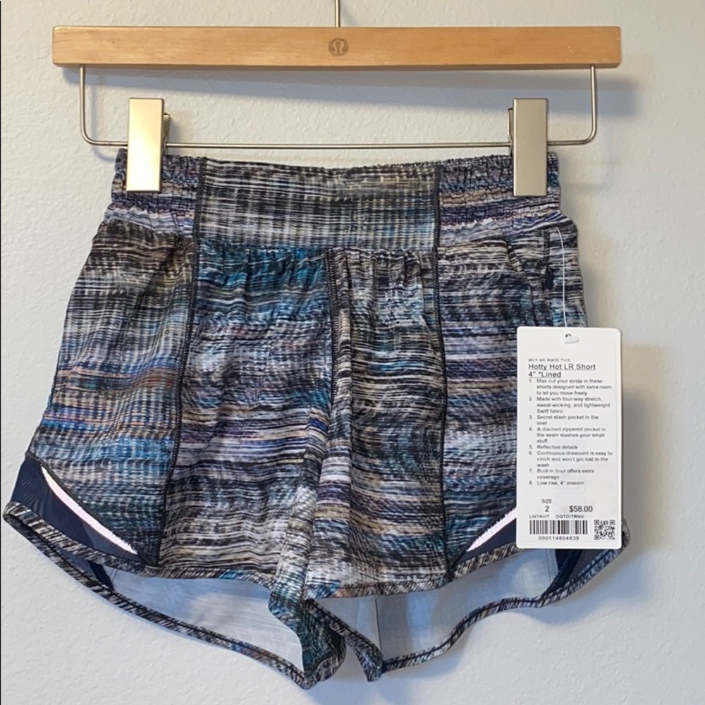🍋 Lululemon Hotty Hot Shorts Size 2 Tall 4”